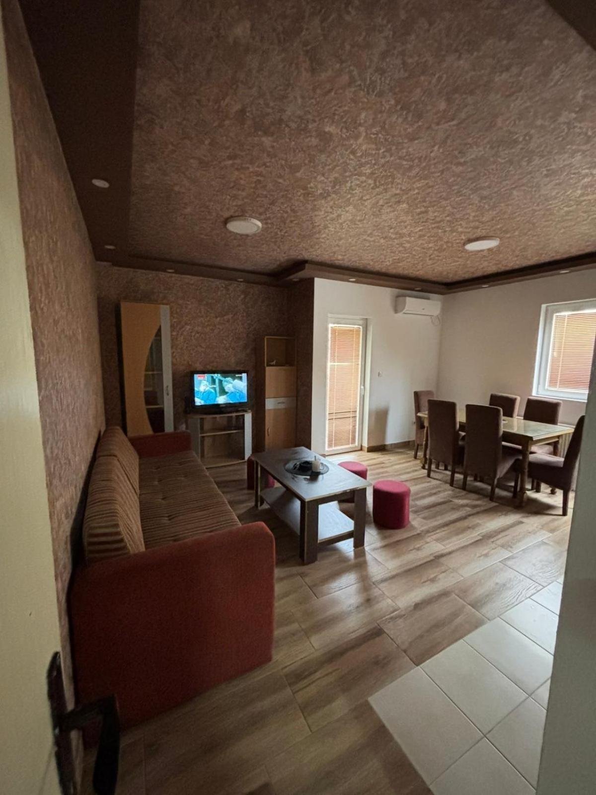 Dp Lux Apartman Obrenovac Bagian luar foto